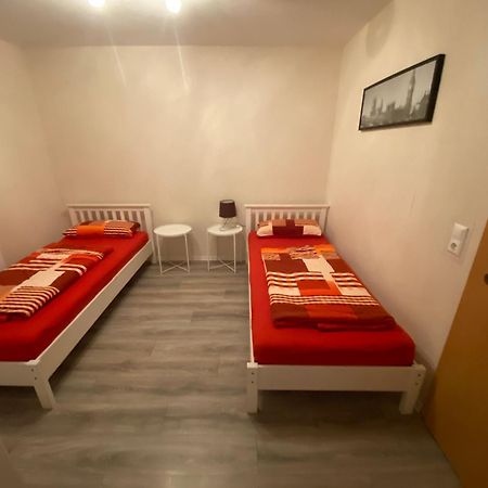 Ferienwohnung - Monteurwohnung Familie Houri Neupotz Exteriör bild