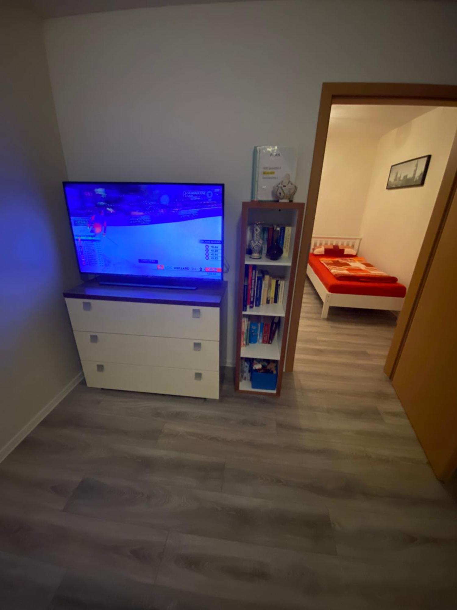 Ferienwohnung - Monteurwohnung Familie Houri Neupotz Exteriör bild